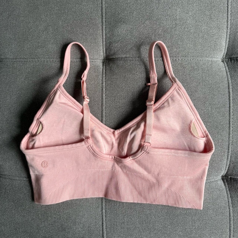 Lululemon Ebb to Street Bra *Light Support, C/D Cup inHeathered Dew Pink / White - Picture 5 of 6